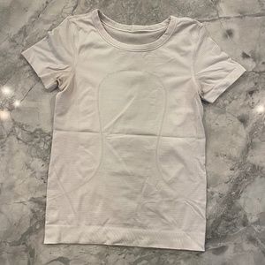 relaxed fit swiftly tech short sleeve - size 2